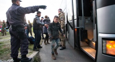 Мигрант се возел под автобус за да стигне до Загреб-  Фатен во шок