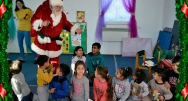 Новогодишниот караван „И јас сум Дедо мраз“ на „Проект среќа“ израдува илјада деца низ Македонија