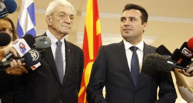 Бутарис разочаран, се оградува од протестот против името на Македонија