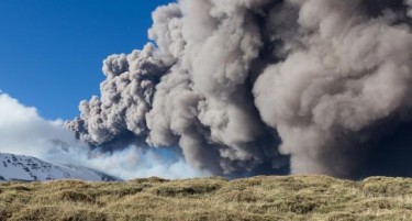 Вулкан исфрли пепел - облакот се прошири на 70 км
