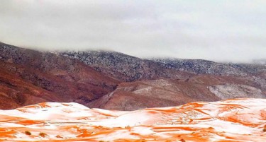 (ВИДЕО-ФОТО) ШТО СЕ СЛУЧУВА СО ВРЕМЕТО: Пустината во Сахара побеле од снег, додека во Австралија гори