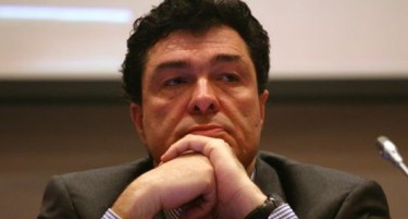 Папачелас: Грците се уморни и понижени, постои опасност од националистички лидер