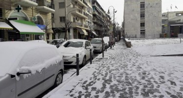 Големи снежни наноси во грчка Лариса