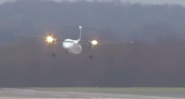 (ВИДЕО) СИЛНИОТ ВЕТАР ПОБЕДЕН: Ужасно слетување на аеродромот во Дизелдорф