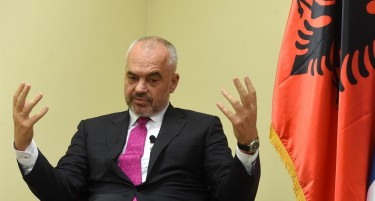 Рама: Внимателно следиме како преговараат Македонија и Грција