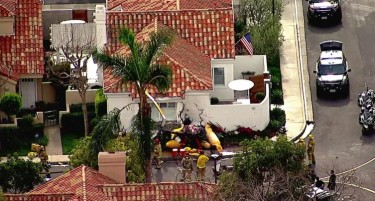 (ВИДЕО) Хеликоптер се сруши врз куќа и уби луѓе