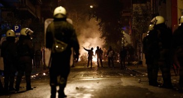Можни се крвави судири меѓу грчките анархисти и неофашисти на протест против Македонија