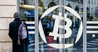 ДА ВЛОЖЕВТЕ, СЕГА ЌЕ ЖАЛЕВТЕ: Биткоинот со нов голем пад, еве колку вреди сега