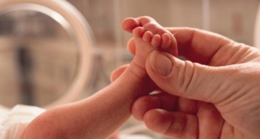 ЧУДО НА БАЛКАНОТ: Се роди бебе тешко само 350 грама