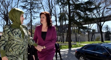 Успешна средба на првите дами на Македонија и Турција