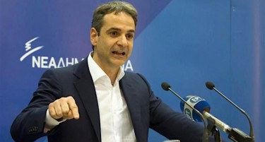 Мицотакис ги убедува Грците дека Ципрас многу и отстапил на Македонија