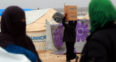 Хуманитарци ги уценуваат Сиријките за храна?