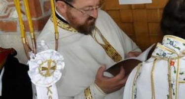 Српски свештеник и поранешен учител по веронаука фатени со голема количина дрога во нивниот автомобил