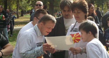 Сузана Стојановска: Родителите на децата со Даунов синдром се снаоѓаат кој како знае