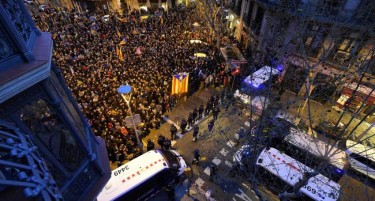 Повредени 50 демонстранти на протест во Барселона