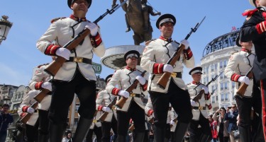 (ФОТО) АРМ ПОБЛИСКУ ДО ГРАЃАНИТЕ: Отворен ден на армијата насловен „АРМ со вас“