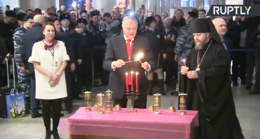 (ВИДЕО) Еве како светиот оган го дочекаа во Москва