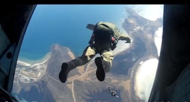 (ВИДЕО) Еве како тренираат руските падобранци