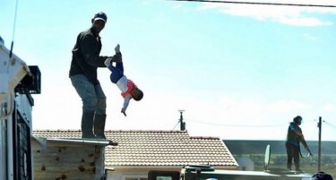 ТРАГЕДИЈА: Татко го фрлил бебето од покрив за да спречи уривање на куќа