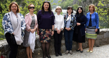 Првата дама Маја Иванов со велигденски ручек за сопругите на амбасадорите