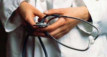 Хаос во кочанската болница: Син на пациентка давел докторка