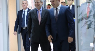 Фото: Хан пристигна во Скопје - Стартуваат средбите со високи ЕУ политичари
