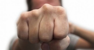 Тинејџер му удрил тупаница на матичен лекар