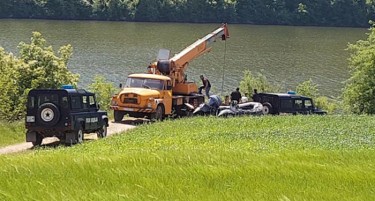 Возило со швајцарски таблички е извлечено од Калиманци