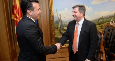 Заев и Каминис се сретнаа за продлжената „нормализација“ на односите со Грција