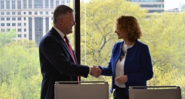 Шекеринска се сретна со Купер и Палмер