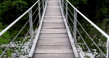 Двајца струмичани паднале од мост