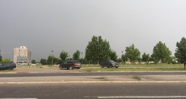 (ВИДЕО) Пороен дожд и грмежи го зафатија Скопје