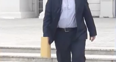 Џенур Исени: Oд образование, Хоџа има само јадено „супа со букви“