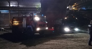 Пожарот во фабриката Железара го гаснеа и екипи на ЈП Водовод и канализација