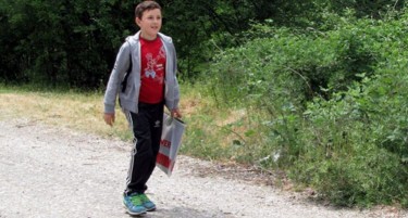Секој ден минува граница и 17 километри, а има и училиште на мајчин јазик во Македонија