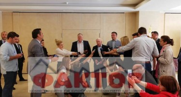 ДИМИТРОВ И КОЅИЈАС СО ПОЗИТИВЕН ИСЧЕКОР: Подготвен „теренот“ за средбата Заев-Ципрас