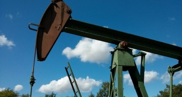 РАСТОТ НЕ ЗАПИРА: Нафтата се приближува до 80 долари за барел