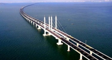 Се пушта огромниот мост кој ја спојува Русија со анектираниот Крим