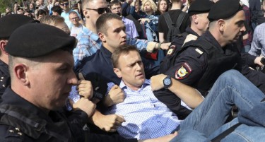 Мала казна затвор за опозицискиот лидер во Русија