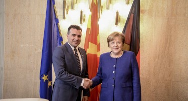 Заев се сретна и со Меркел