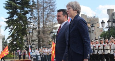 Меј: Владата пружа рака кон своите соседи, посветени сте за името