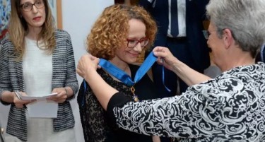 Шекеринска одликувана од Франција