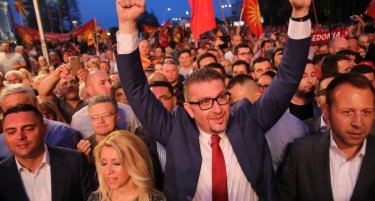 (ФОТОГАЛЕРИЈА) Рози Мицкоска за прв пат во првите редови на митинг