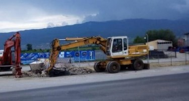 Во Струга се уриваше споменик на НОБ