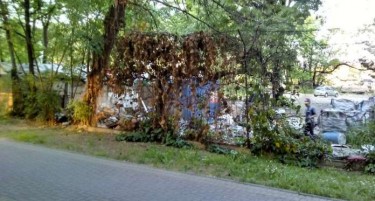 (ВИДЕО) Полиција и Општина Центар тргнаа цела дива населба на бездомници