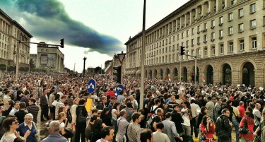 Балканците не излегуваат на протести, а не коментираат политика дури и на социјалните мрежи