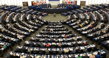 Социјалдемократите во ЕП: Да го поканат Скопје да започне преговори со ЕУ