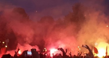 Фрлен молотов коктел кон Собранието