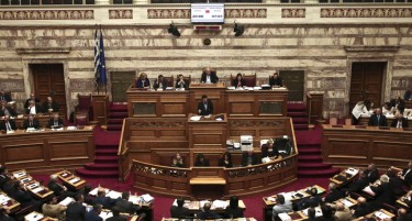 Пратеникот на Златна зора кој повика да се апси Ципрас избришан од партијата