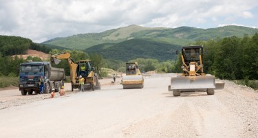 Плус пари за осум клучки за автопатот Кичево - Охрид